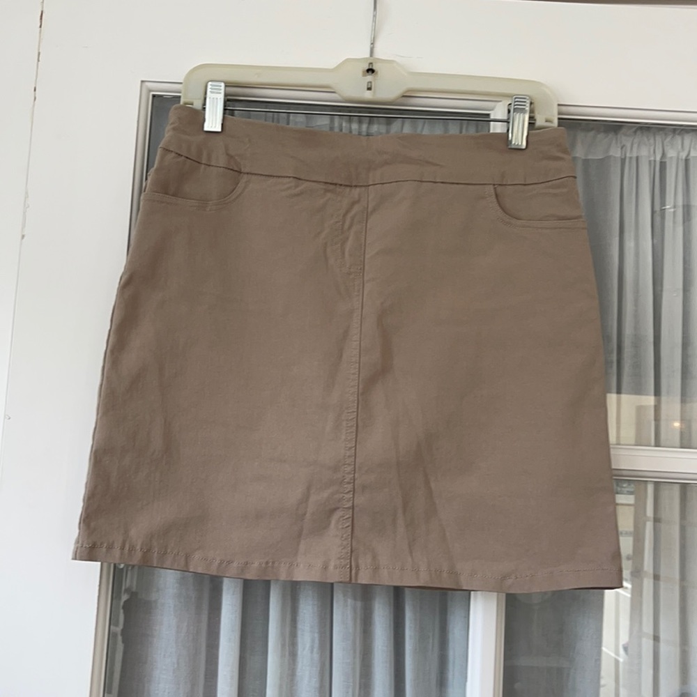 Beige skort